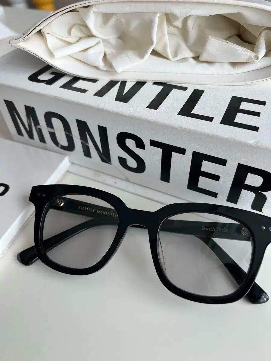 Gentle Monster ジェントルモンスター south side 黒 Gentle Monster