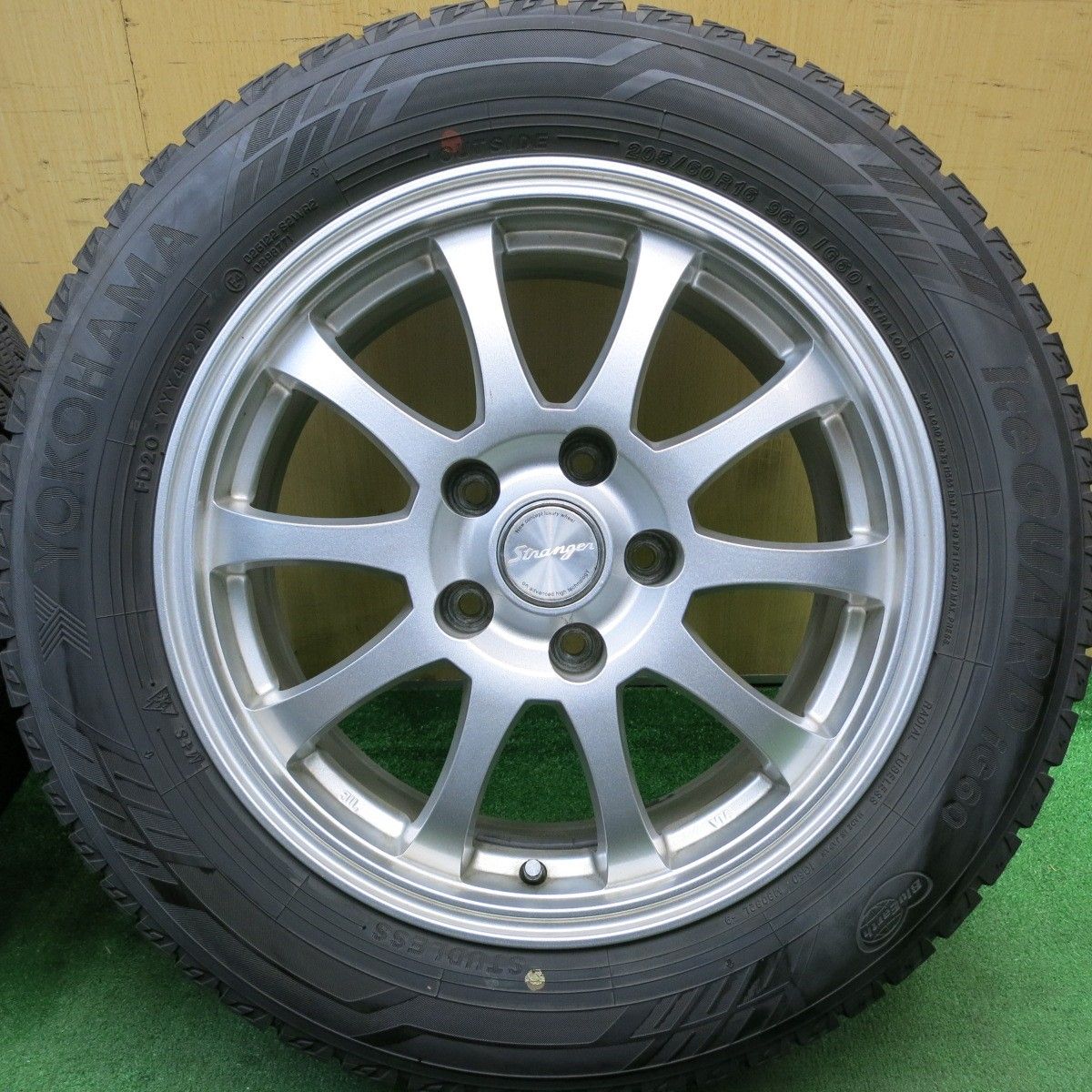 バリ溝！9.5分☆スタッドレス 205/60R16 ヨコハマ アイスガード iG60  