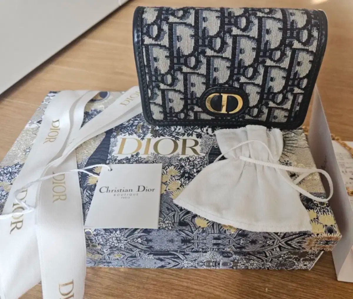 Dior ディオール モンテーニュ ナノポーチ 私は急いでいます