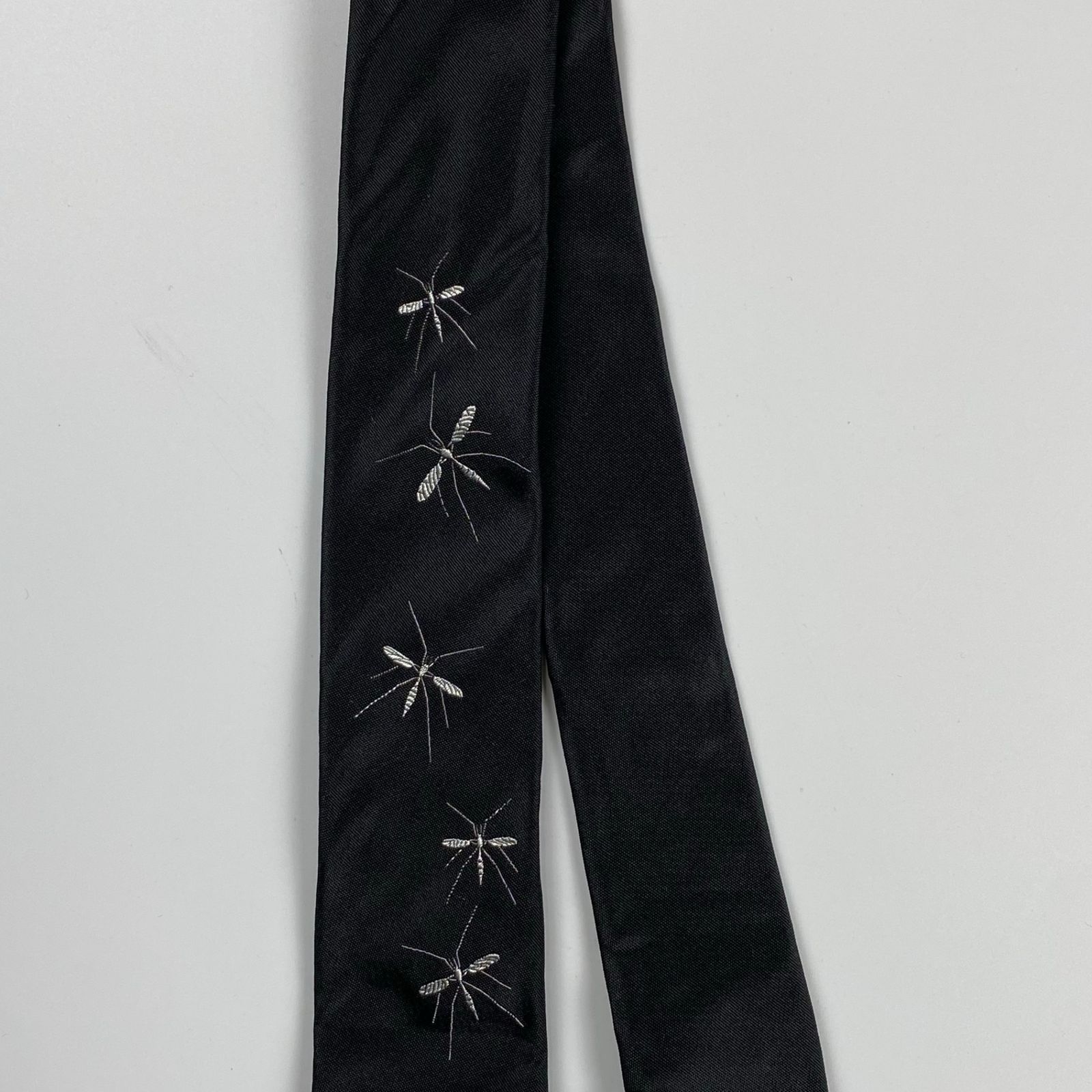 【美品】ディオールオム ナロータイ ブラック 無地 ソリッド ワンポイント刺繍 クリス期 アーカイブ Dior HOMME ディオール オム / アメンボ