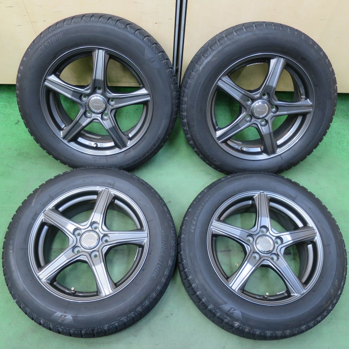 キレイ スタッドレス 205 60R16 ブリヂストン アイスパートナー2 TOPRUN トップラン 16インチ PCD114.3 5H 5092905イス