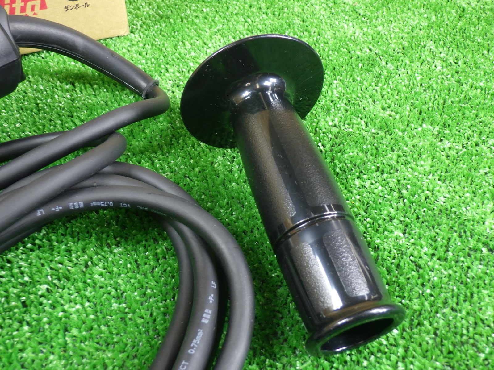 外箱に傷みあり