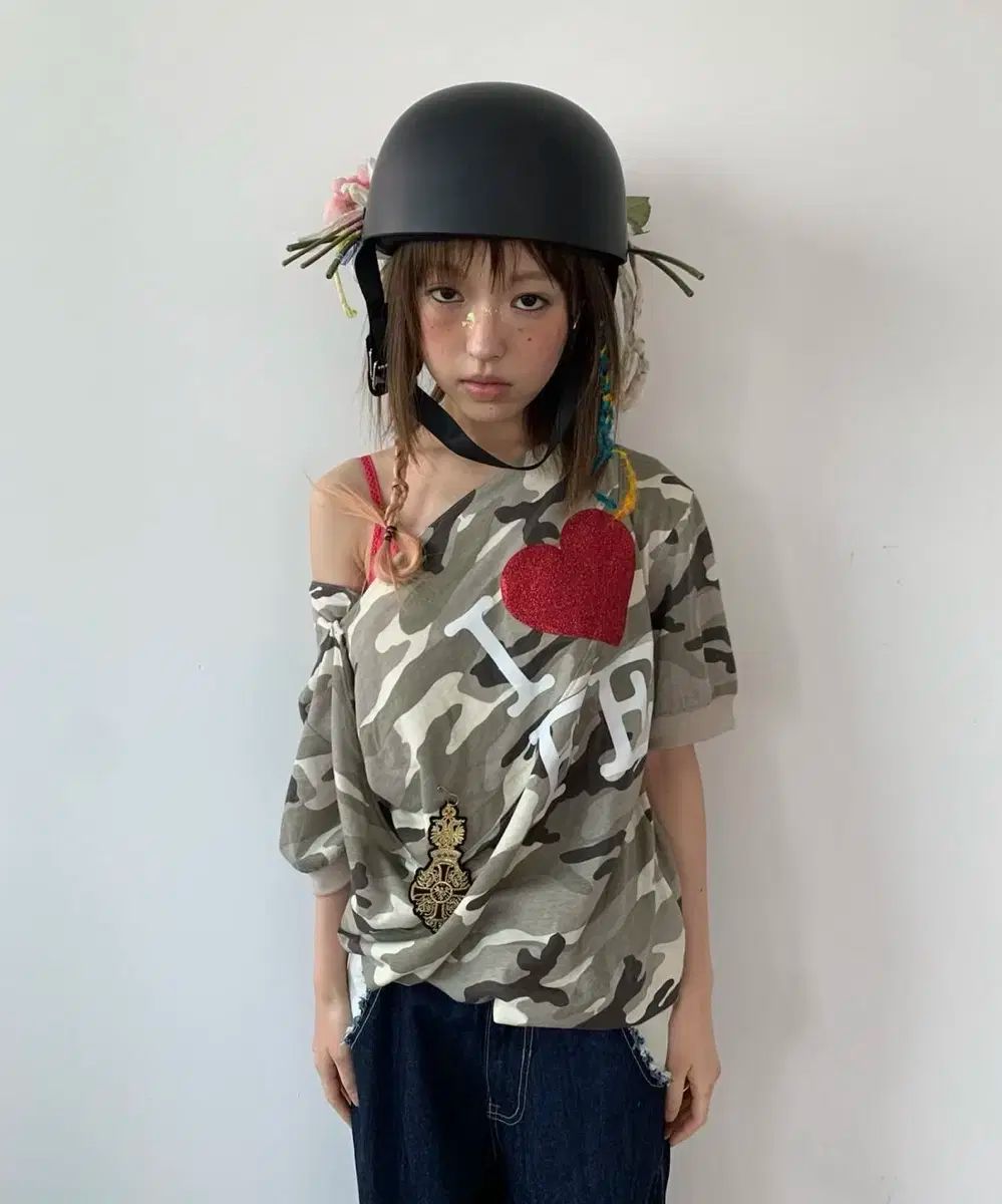shop faerie カウルネック ボタン Tシャツ カーゴ オフショルダー