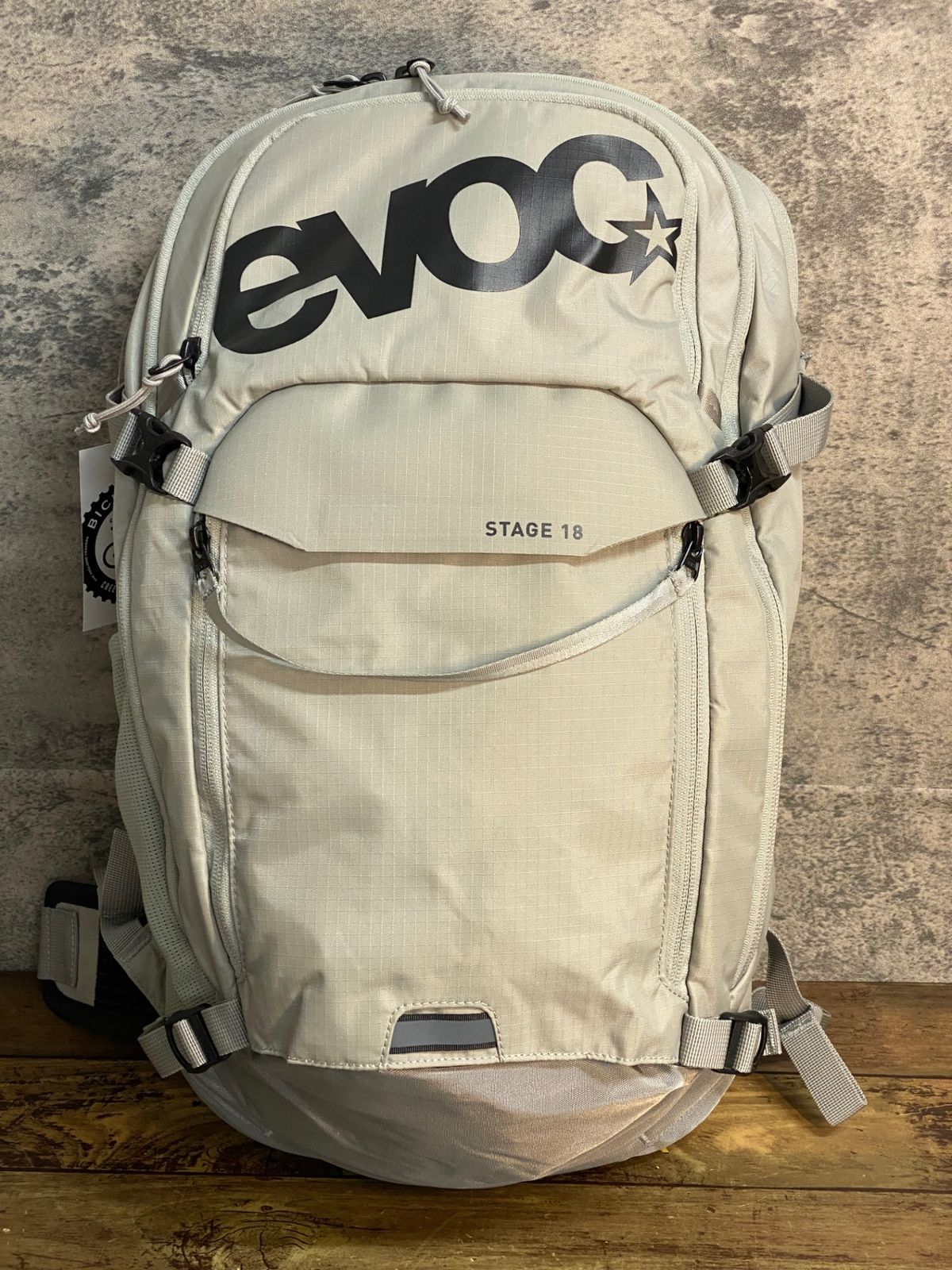 JJ889 evoc STAGE 18 リュックサック バックパック グレー