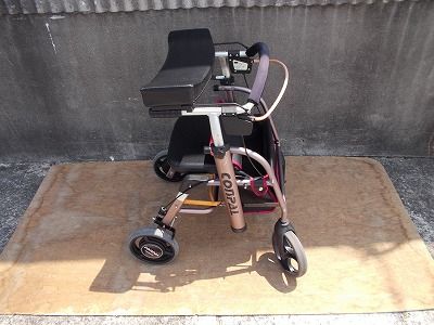 歩行車 : 抑速ブレーキ付コンパル 抑速ブレーキ付前腕支持型歩行車 コンパルリハモ｜歩行車の