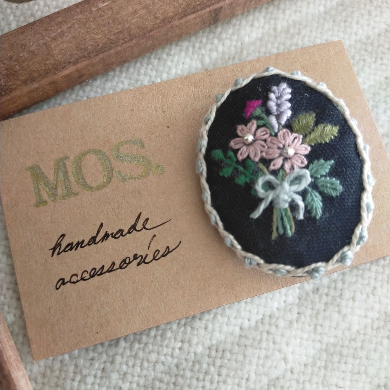 独特な 264 刺繍 ブローチ 花かご トロピカル ハンドメイド