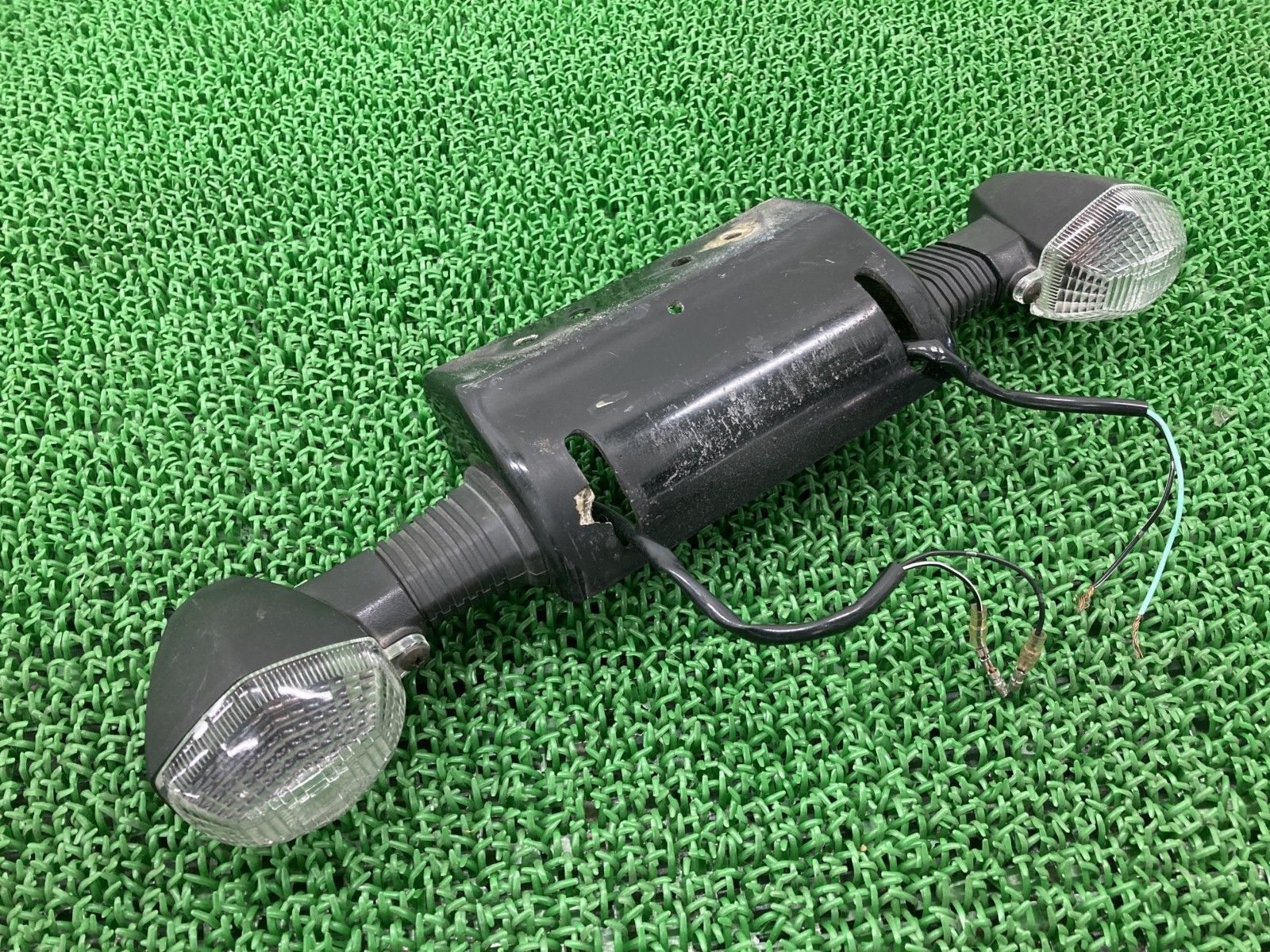 コワース製バンディット250 400 リアウインカーステー 社外 バイク 部品 GJ77A GK7AA COERCE FRP フェンダーレスキット用 【中古】 58 コワース製バンディット250 400 リアウインカーステー 社外 バイク