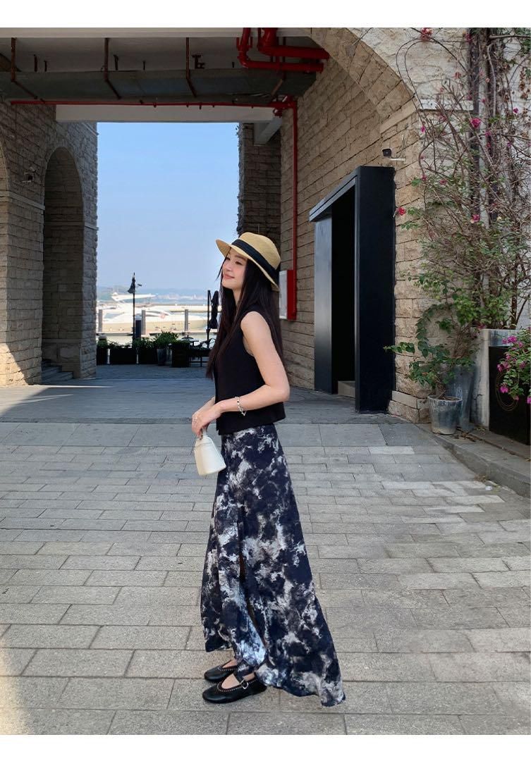 春のお出かけにぴったり♪花柄×スリットロングスカート