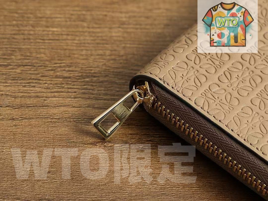 財布LOEWE 楽天市場】LOEWE ロエベ Logo Tri-Fold Zip Wallet トライ