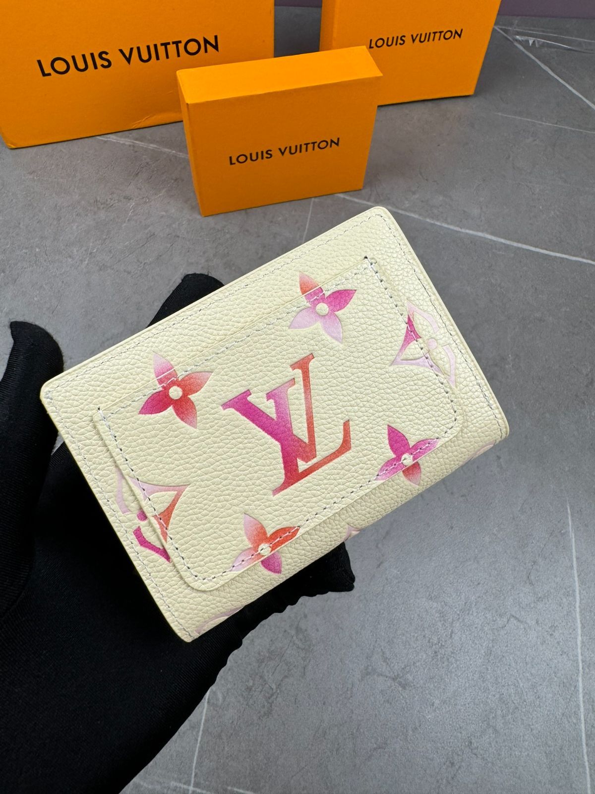 LOUIS VUITTON 二つ折り財布 ポルトフォイユ クレア トゥルトレール