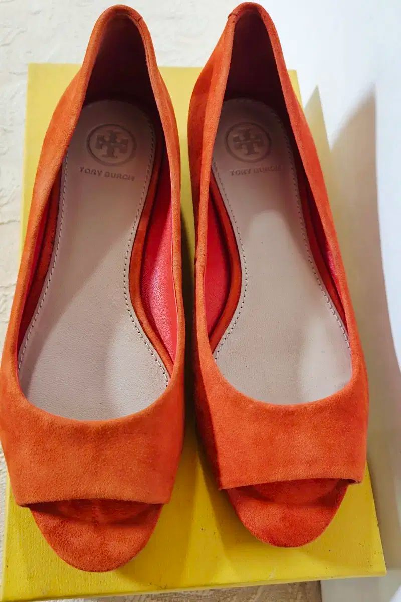 Tory Burch【新品未使用】フラットシューズ 朱色オレンジ／24cm Tory Burch【新品未使用】フラットシューズ 朱色オレンジ／24cm
