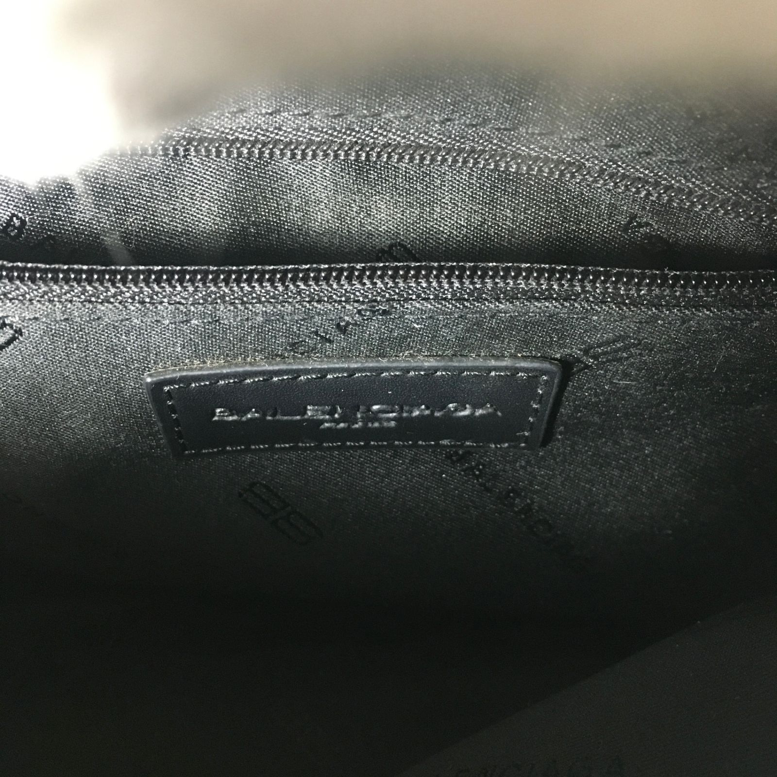 2509-104｜美品｜バレンシアガ ショルダーバッグ ブラック ロゴ総柄 2509-104｜美品｜バレンシアガ ショルダーバッグ ブラック ロゴ