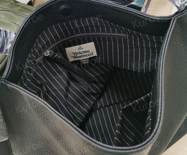 ☆vivienne westwood☆MAXIMEロゴレザー ショルダーバッグ