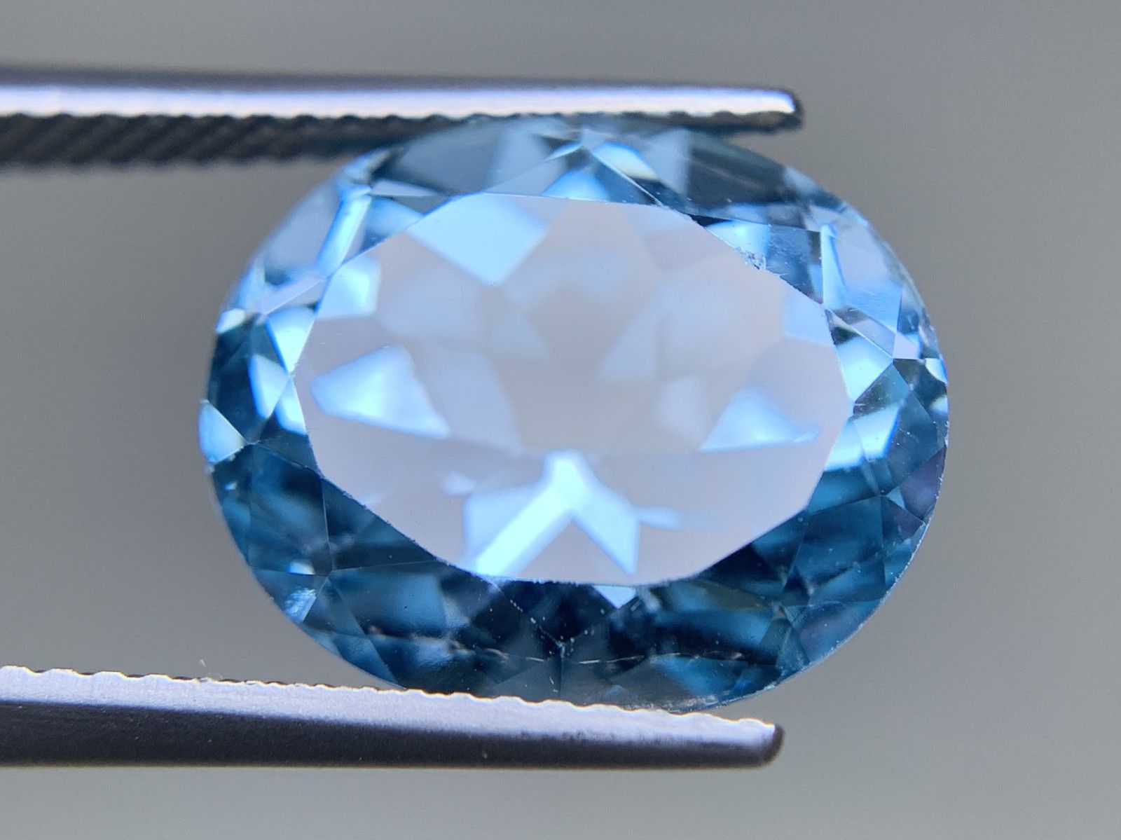 ブルートパーズ　極美品　宝石質　約7.5〜8.5ミリ ブルートパーズ 天然 10.342ct 宝石ソーティング付き 14.0