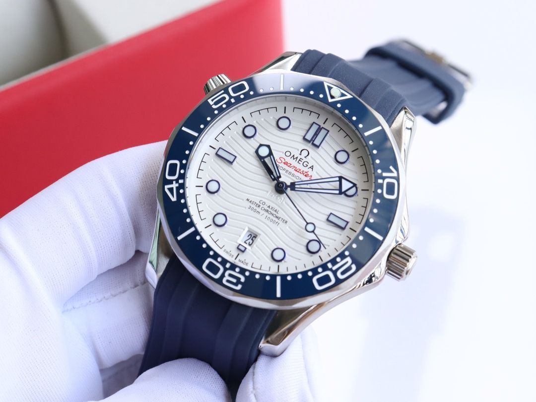 ご購入大歓迎です 未使用です オメガシリーズのダイバーズ