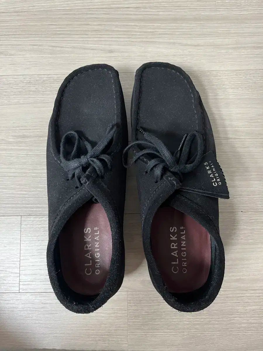 クラークス ワラビー ブラック スウェード 255