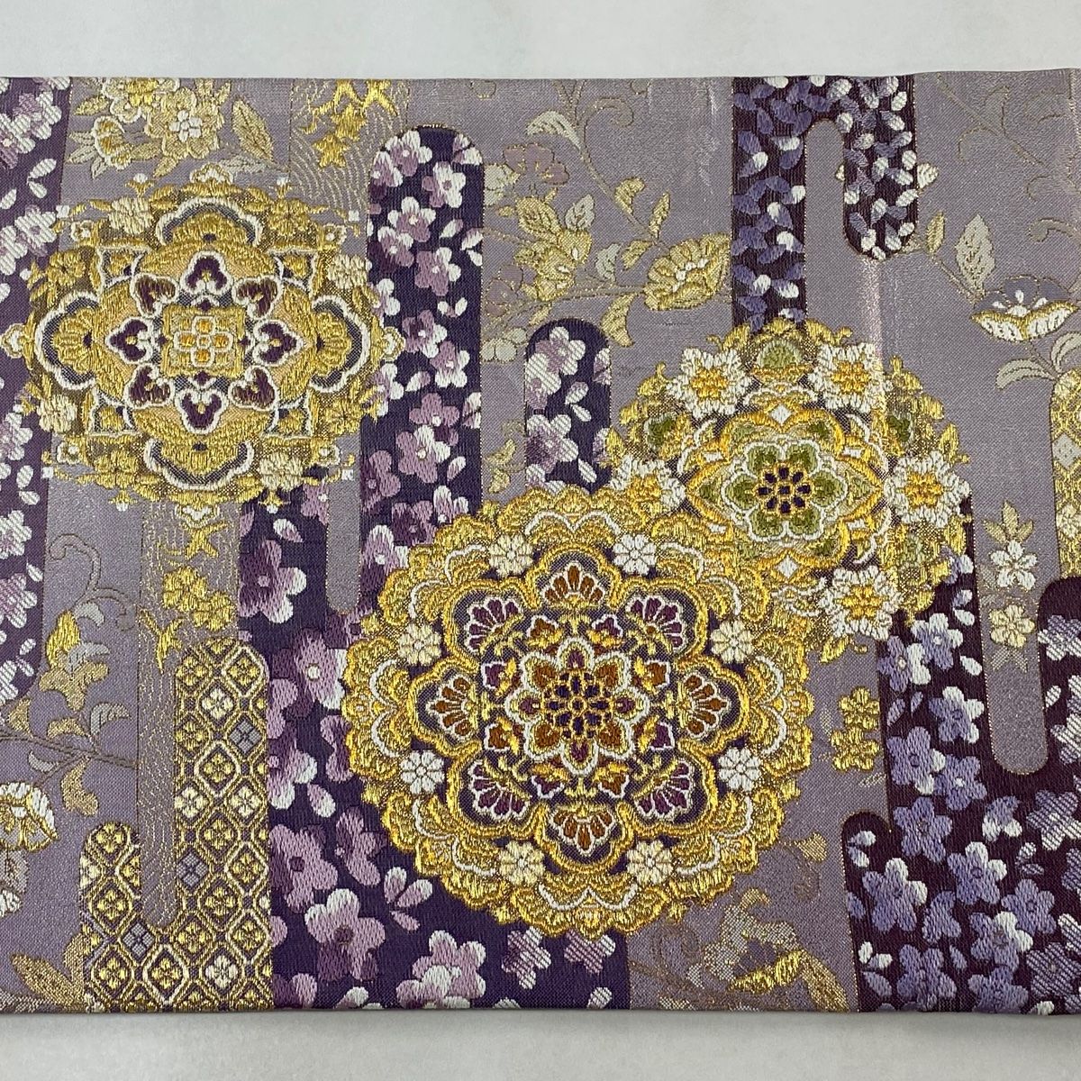 美品】 袋帯 名品 やまと 華文 2024 ヱ霞 金糸 螺鈿 金色 六通 正絹