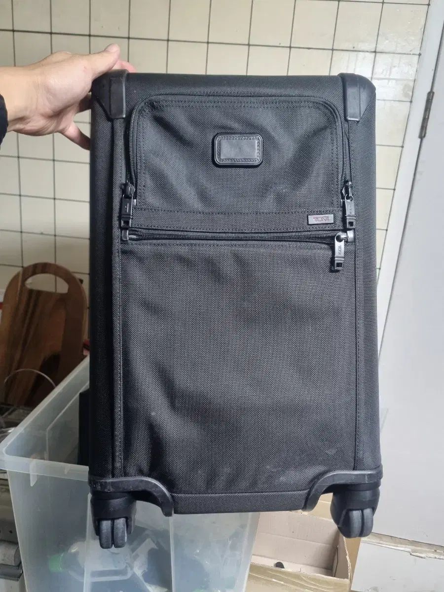 トゥミ 20インチ 機内用 キャリアー