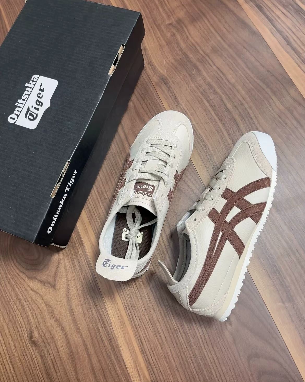 新品未使用✨　オニツカタイガー　MEXICO66　レザースニーカー　ベージュ ○オニツカタイガー Onitsuka Tiger MEXICO 66 （ベージュ