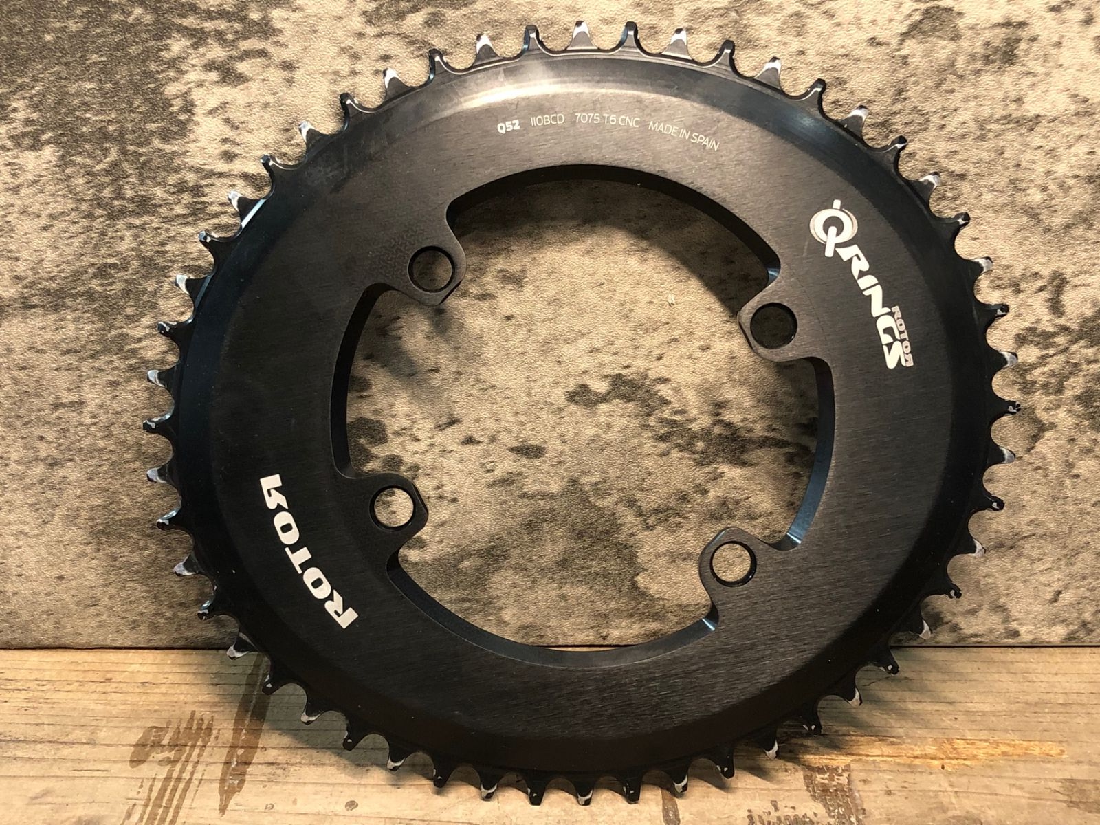 IV145 ローター ROTOR QRINGS 52T ナローワイド チェーンリング 110BCD