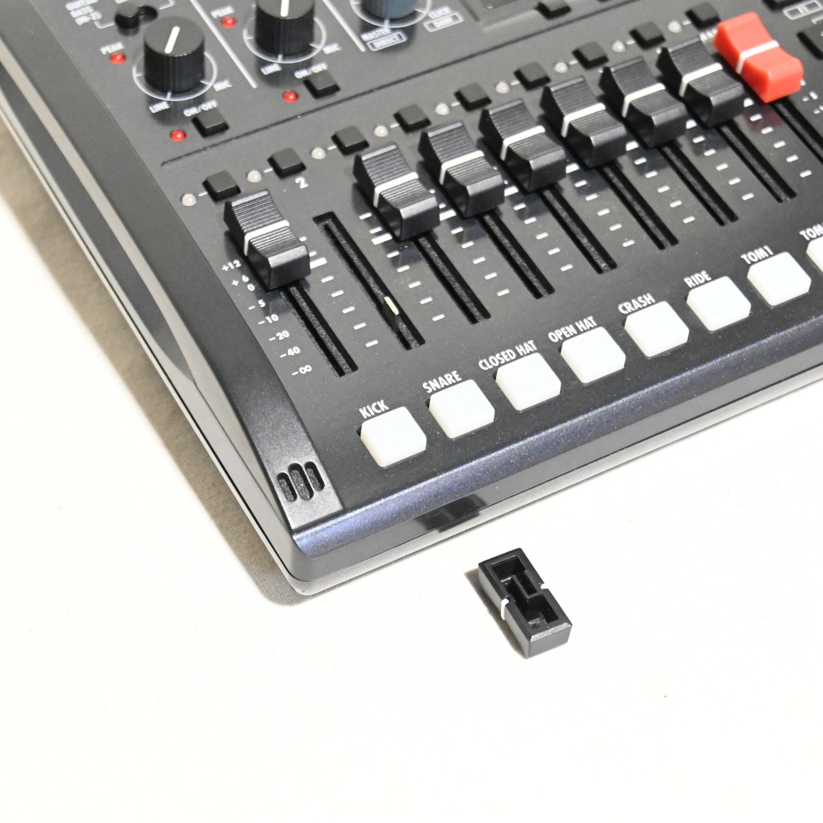 ○ ZOOM R8 マルチトラックレコーダー＋ FS 01フットスイッチ