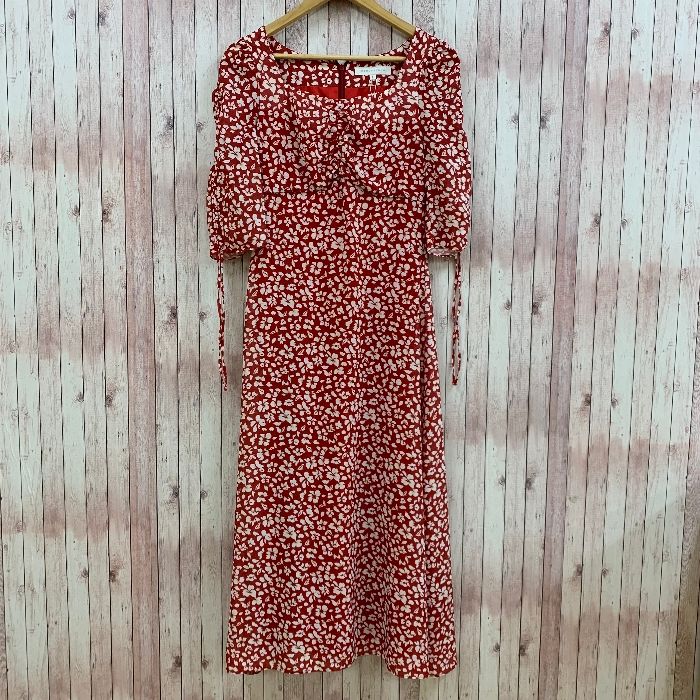 赤いフローラルパターンのロングワンピース フラワー柄 ボウタイロング