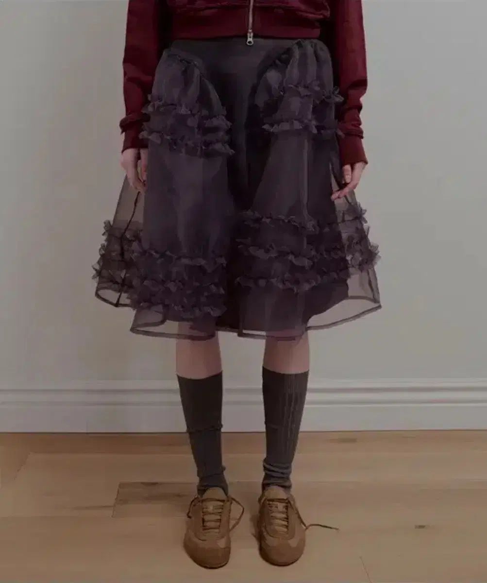 採用する オーガンザ フリル レイヤード スカート チャコール