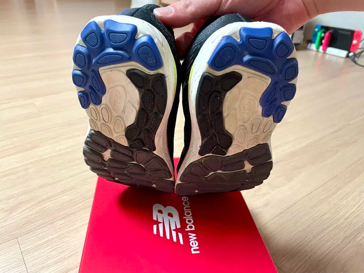 バックル スニーカー