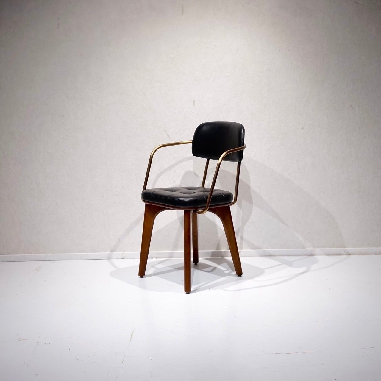 ステラワークス Stellar Works ユーティリティアームチェア Utility Armchair U ダイニングチェア チェア 椅子 牛革 ウォールナット モダン 北欧 ラグジュアリー