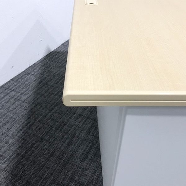 プラス