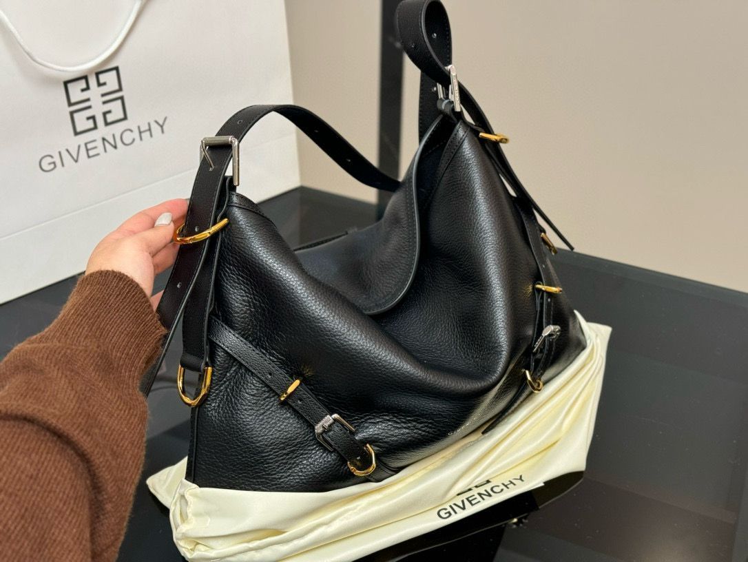 今日特価】Givenchy Voyou ナッパレザーバッグ（42×31cm