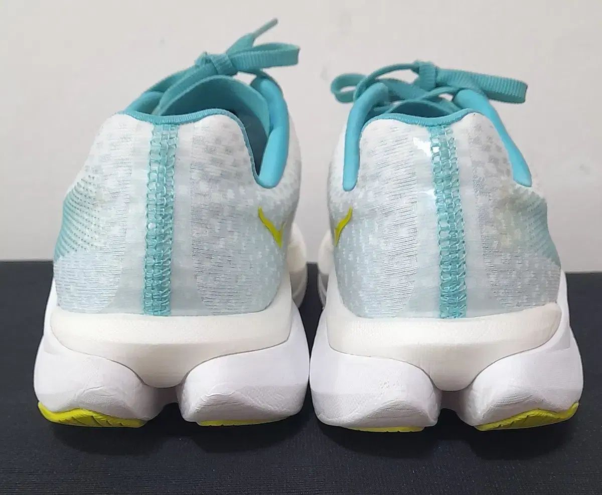 HOKA ONE