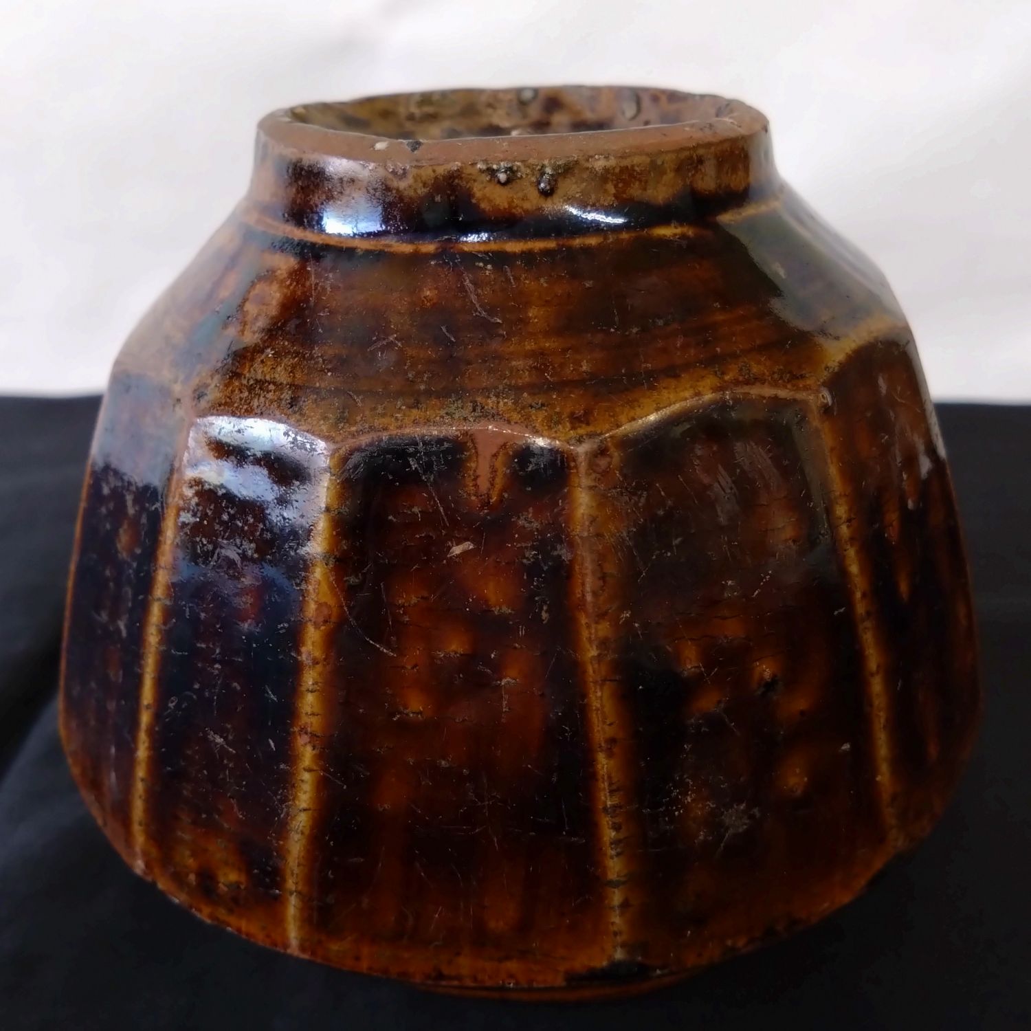 李朝飴釉蓋付面取小壺（李朝末期）