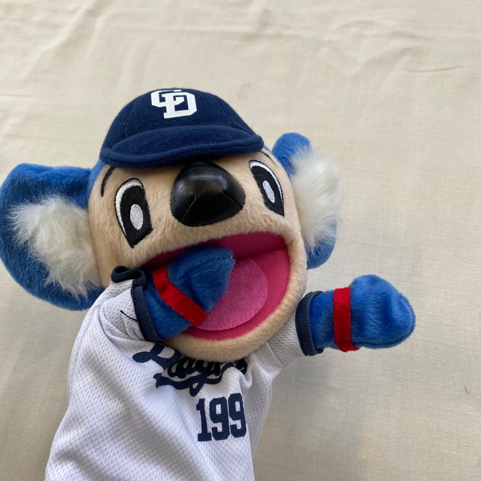 中日ドラゴンズコアラの特大ぬいぐるみ 中日ドラゴンズコアラの特大ぬいぐるみ - メルカリ