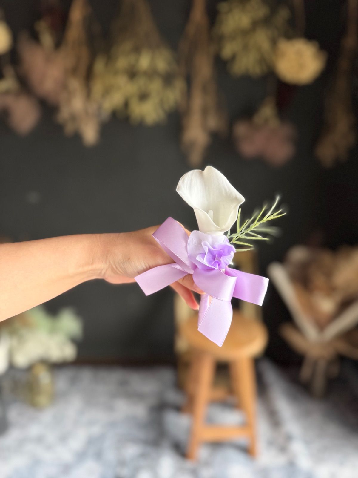 紫×ホワイトクラッチブーケ ブートニア NEXPOTALLINN_EU