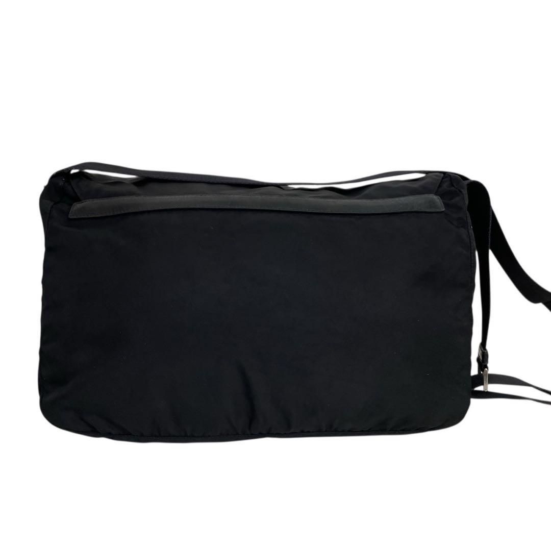 プラダ メッセンジャーバッグ 三角ロゴ 三角プレート ショルダーバッグ