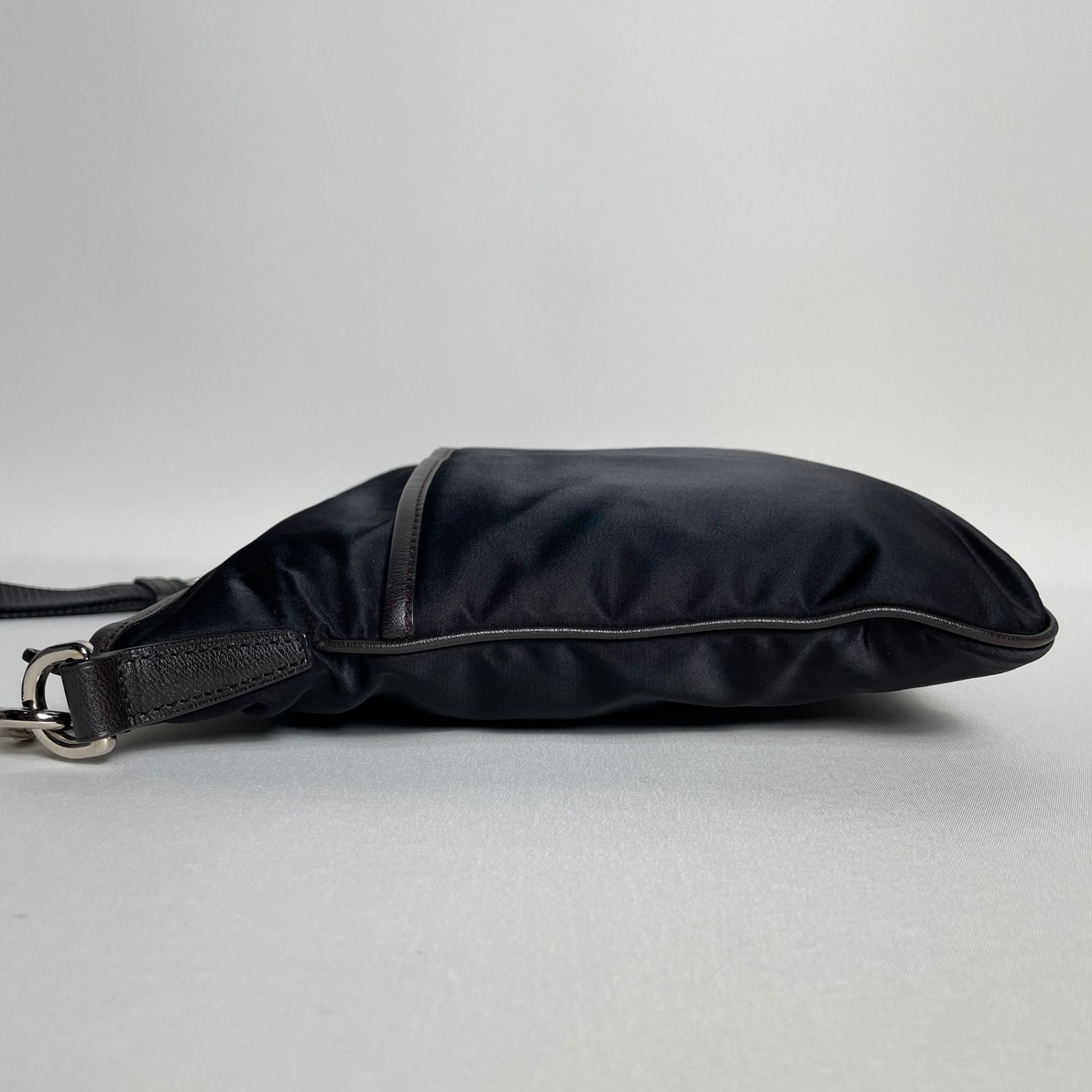 極美品】ロエベ メッセンジャーバッグ アナグラム ナッパレザー 斜め