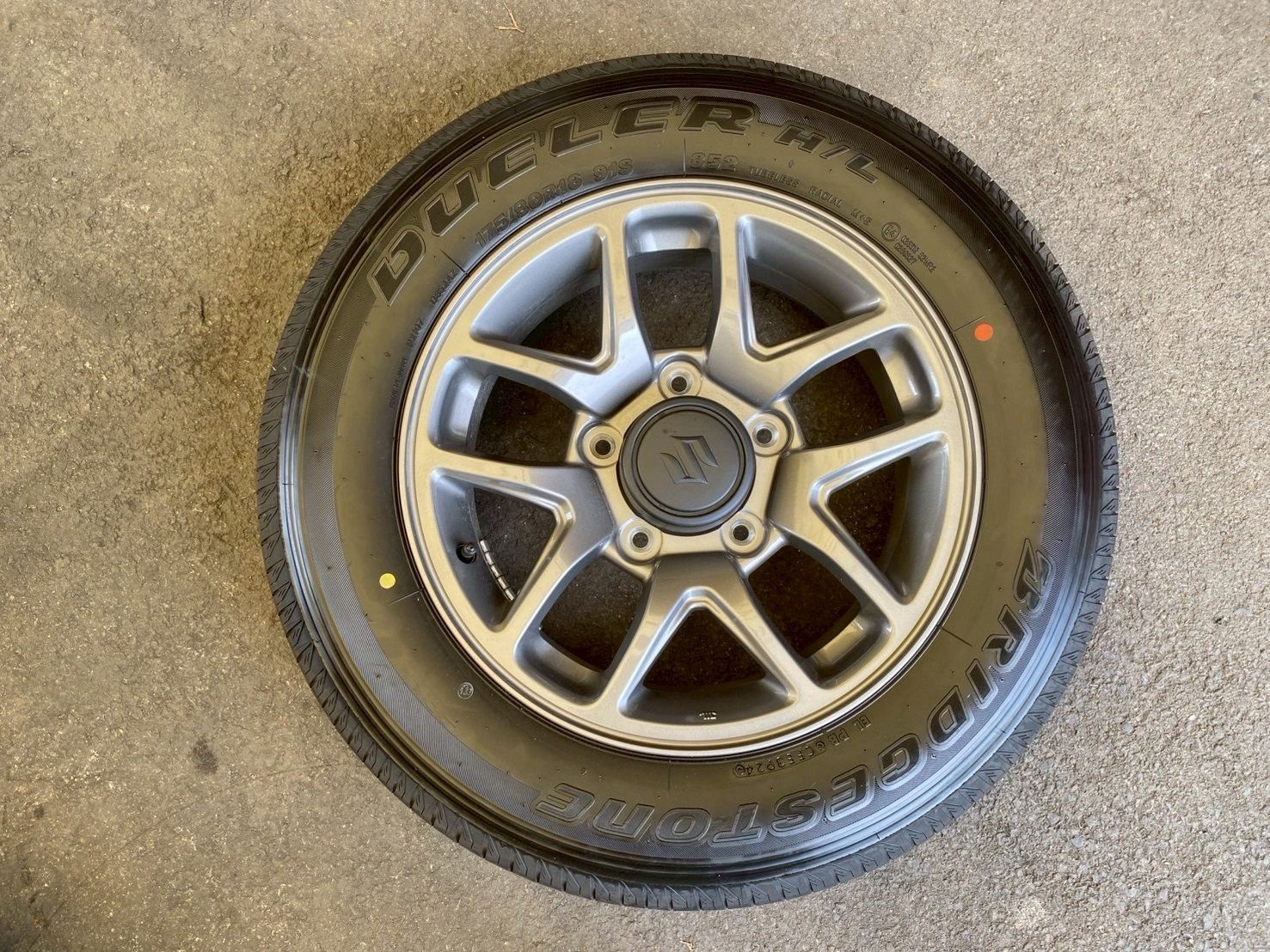 64ジムニー新車外しブリヂストン 175 80R16純正タイヤホイールセット 新車外し！24年！1本☆スズキ JB64 ジムニー 純正 スチール 175