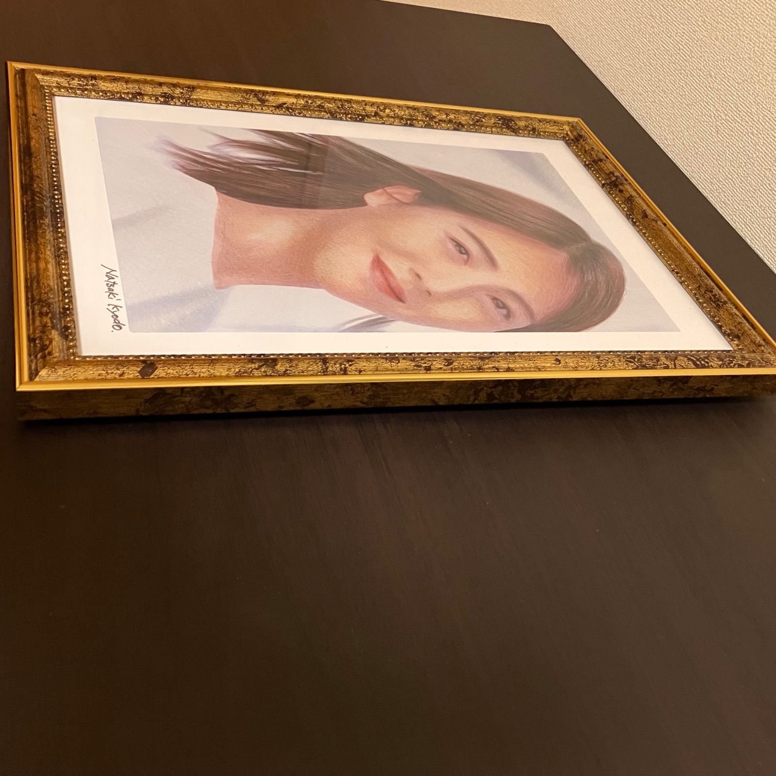 女優画18 額装品　額縁寸法32.7㎝×24.0㎝×1.5㎝　色鉛筆画　定款付 女優画29 額装品 額縁寸法32.7cm×24.0cm カラー着色 定款付