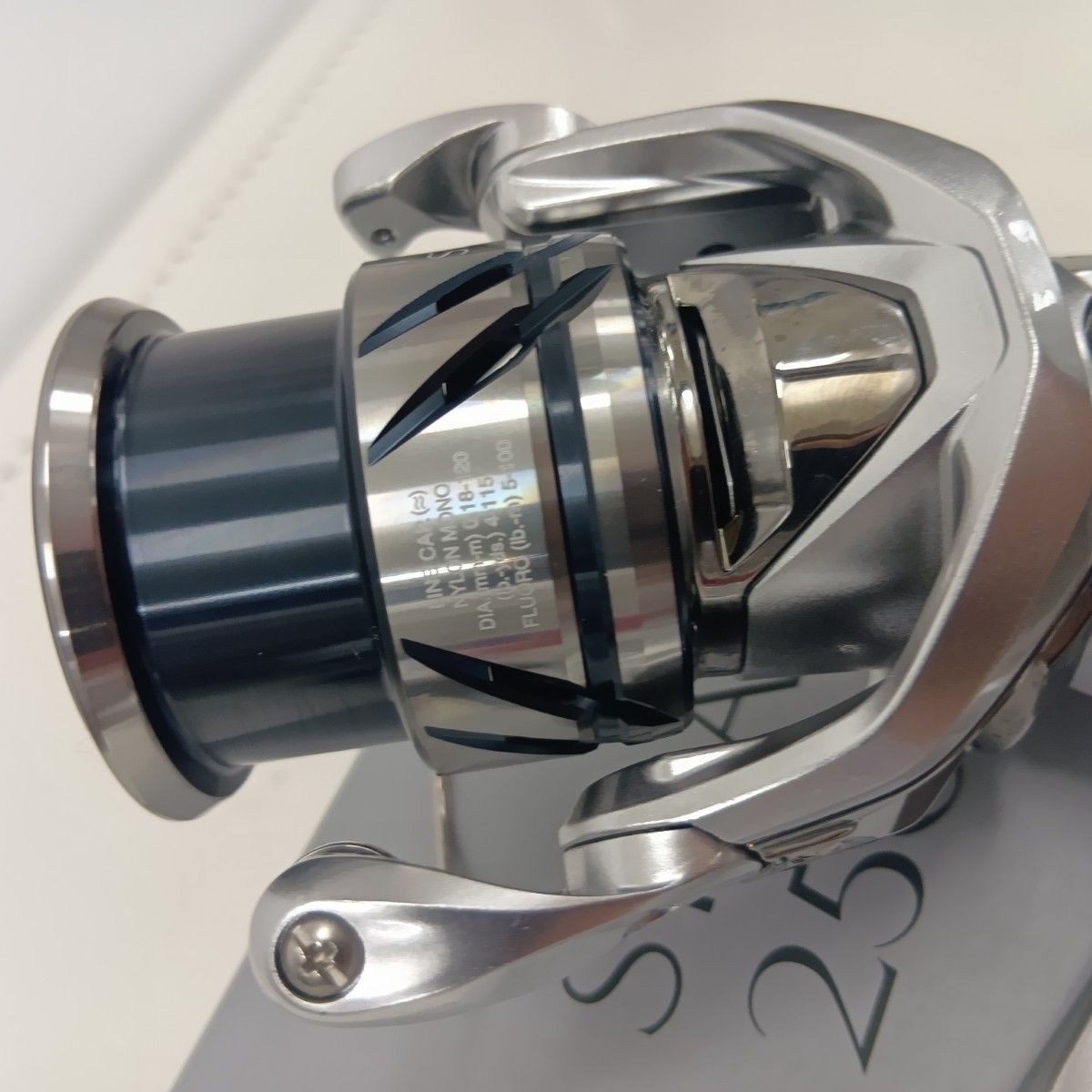 SHIMANO - SHIMANO シマノ 045829 釣り用品 リール スピニングリール  23ストラディック 2500S 程度B 箱付 SHIMANO シマノ 045829 釣り用品 リール スピニングリール 23