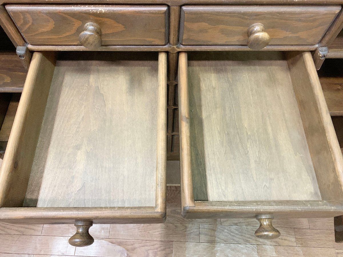 カントリー調 食器棚