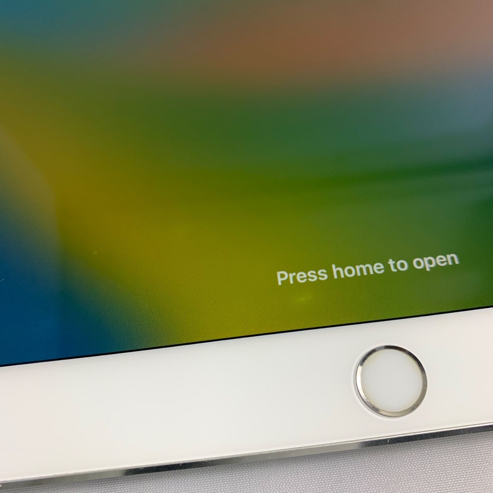 おまけ付き【☆ホワイトスポット有】iPad Pro 10.5インチ 64GB Wi-fi +