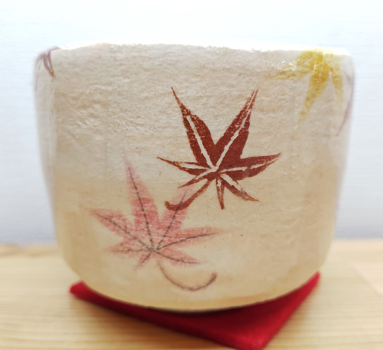 送料込【逢絢亭・新品】茶道具 茶碗 楽焼 黒楽 上 松楽窯 紙箱入り 送料込【逢絢亭・新品】茶道具 茶碗 楽焼 黒楽 上 松楽窯 紙箱