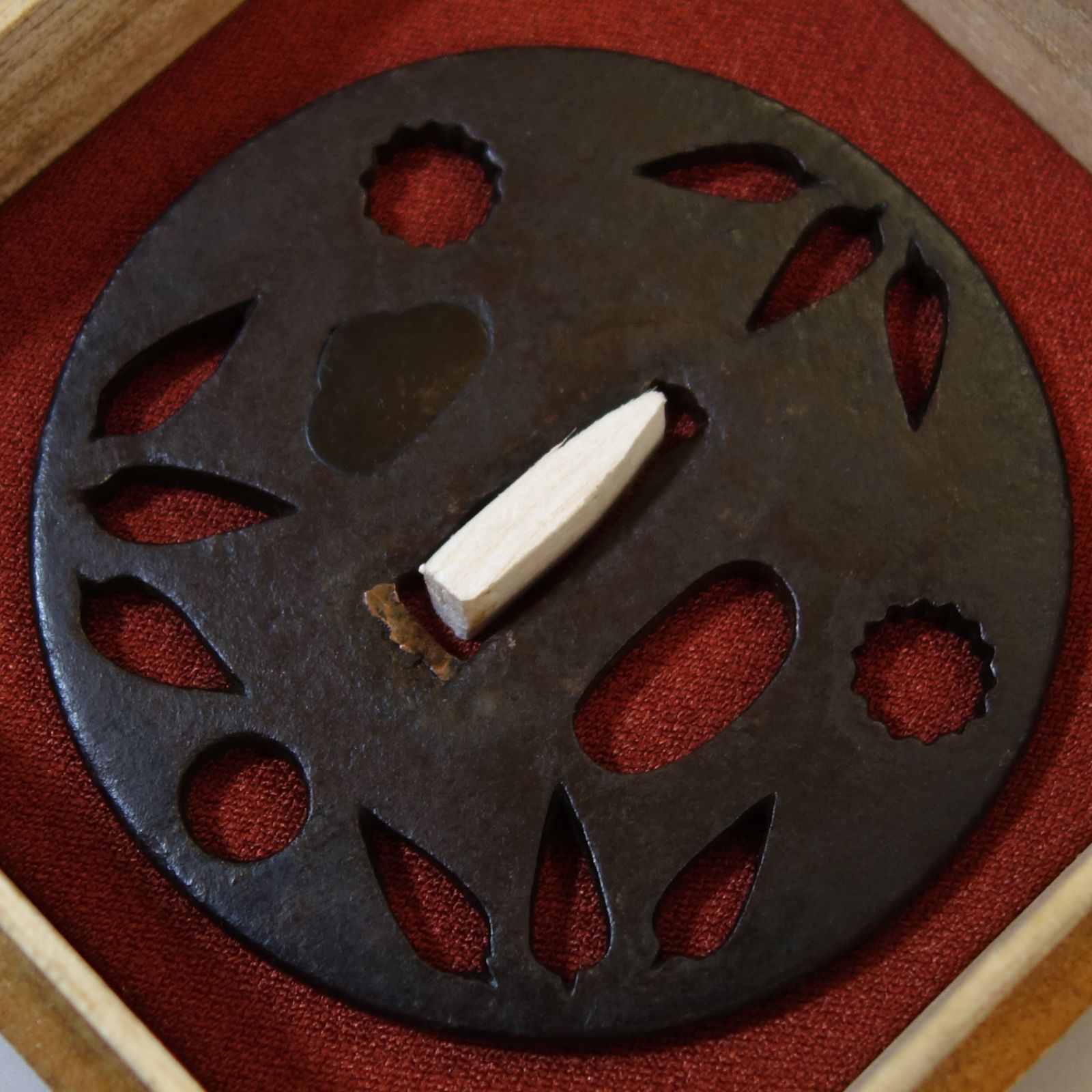 鍔 【 鉄地 吹寄象嵌 天法鍔 】(鍔箱付き) 日本刀 刀装具 鐔