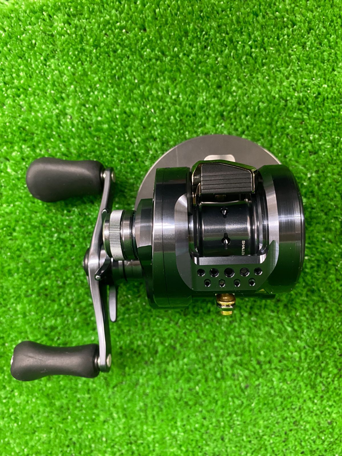 シマノ カルカッタコンクエスト シャローエディション 右ハンドル