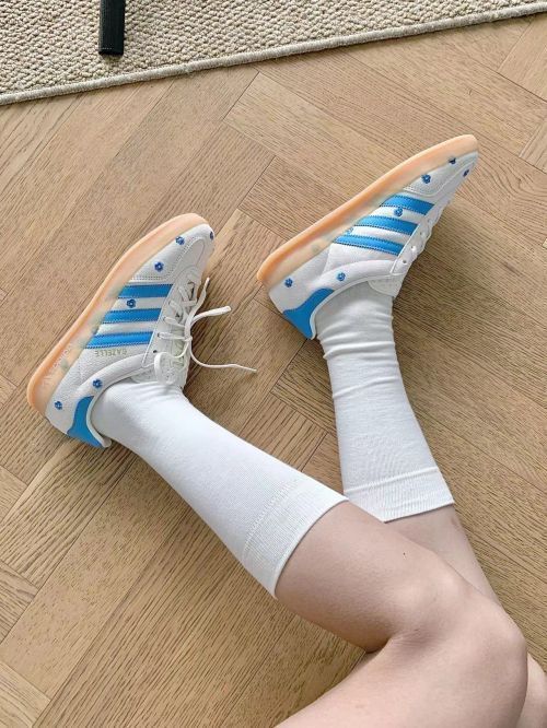 新品 adidas Samba gazelle indoor アディダス サンバ スニーカー ホワイトブルーの小さな花 男女兼用