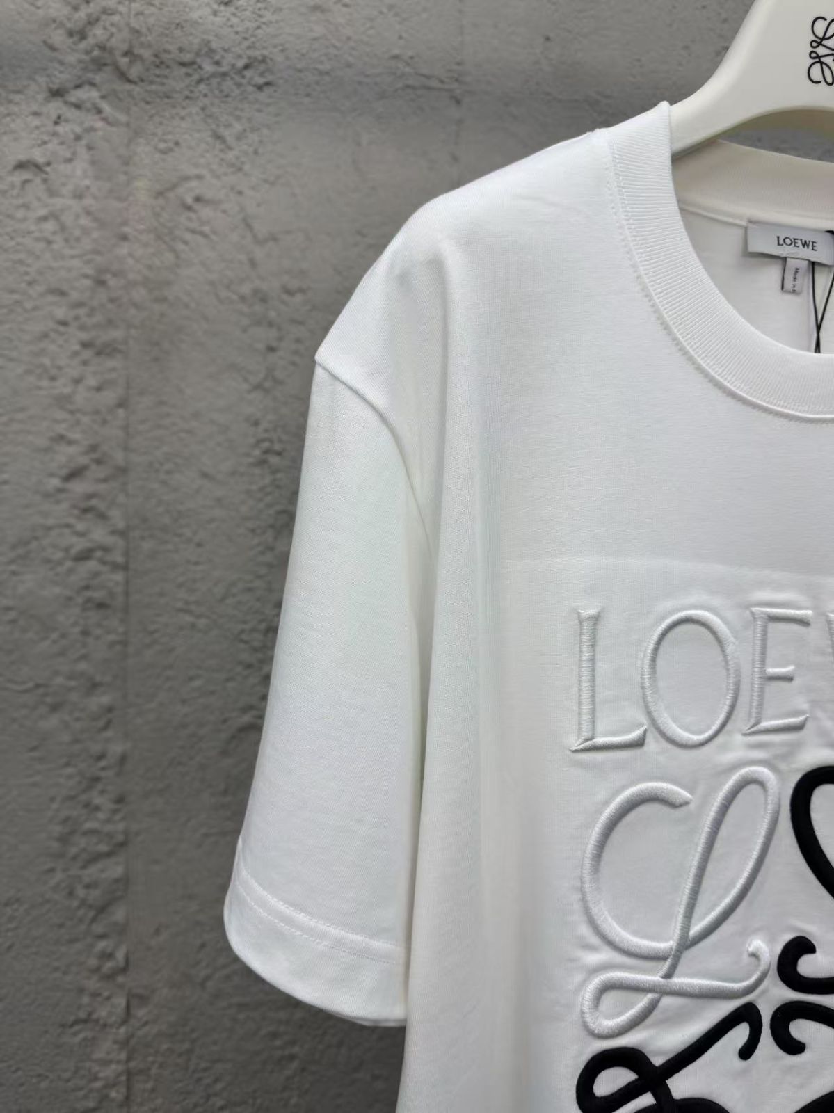 LOEWE ホワイト Tシャツ - メルカリ