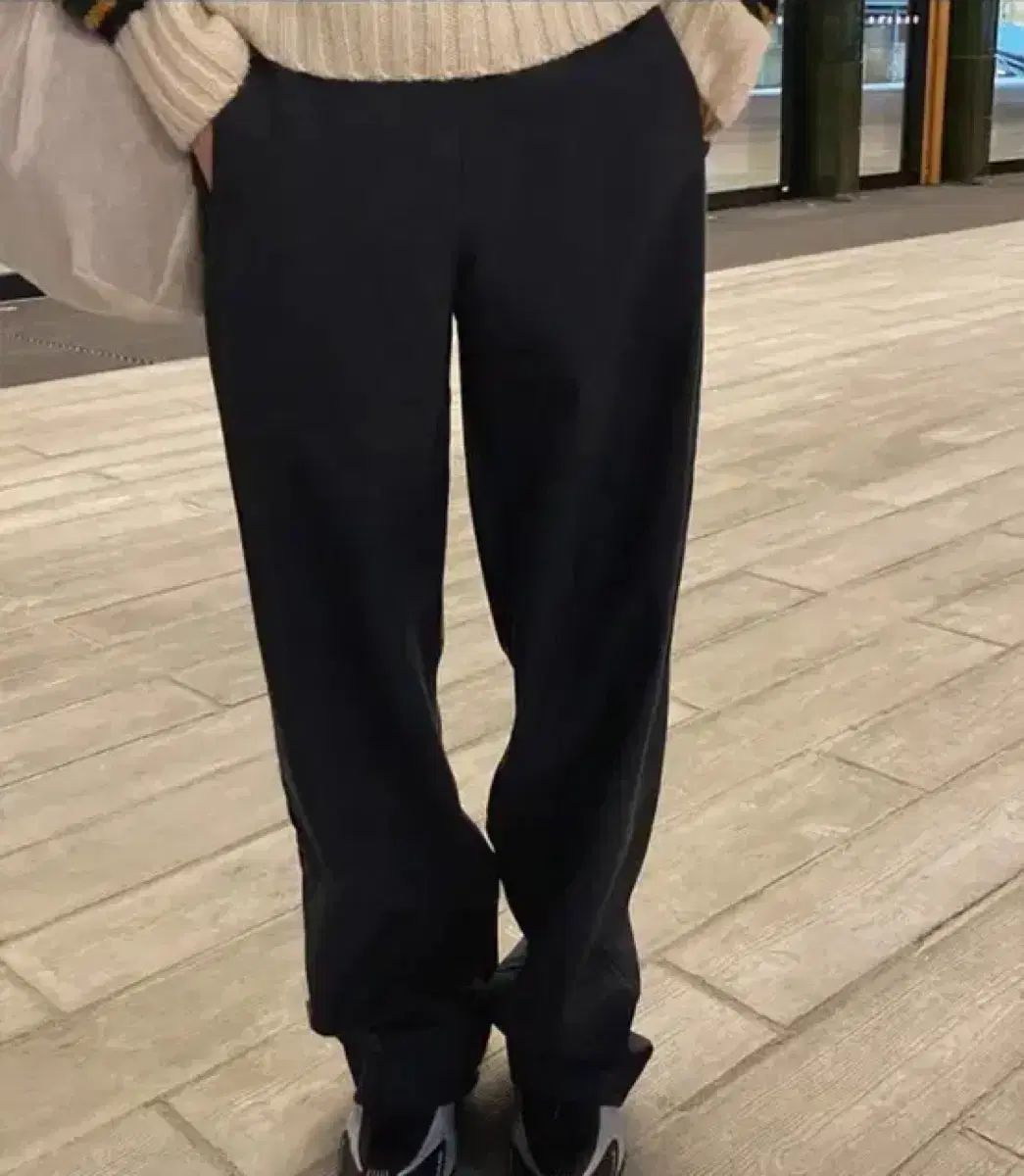 tove パンツ