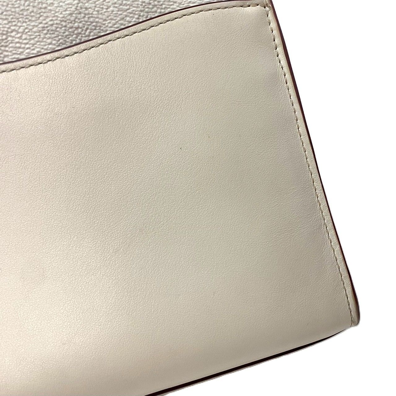 フローラル エンブロイダリー