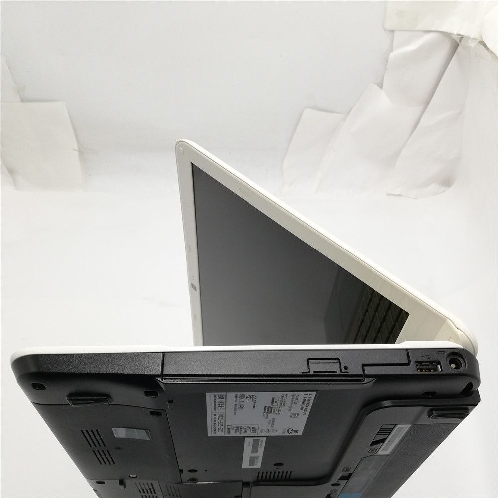 白 15.6型ワイド
